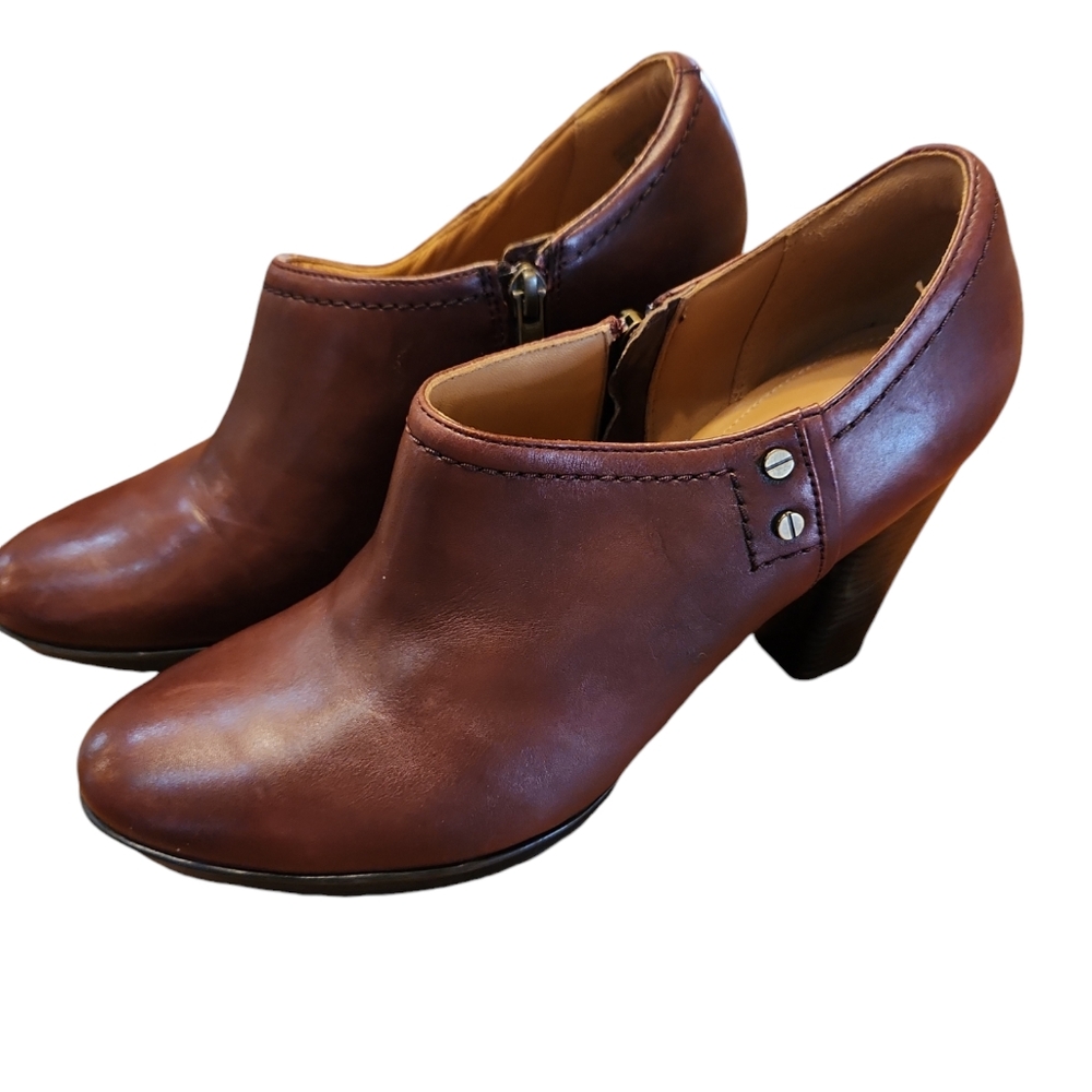Clarks Lida Palmer Booties Size 9.5